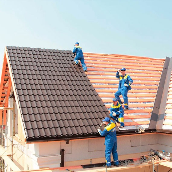 Ремонт кровли из металлочерепицы в Осе и Пермском крае